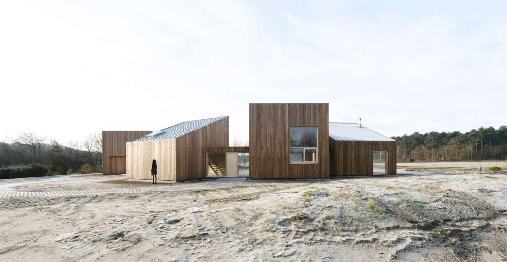 Nestled on the edge of the dunes and the North Sea, Tidal House explores the relationship between material, landscape and dweller
