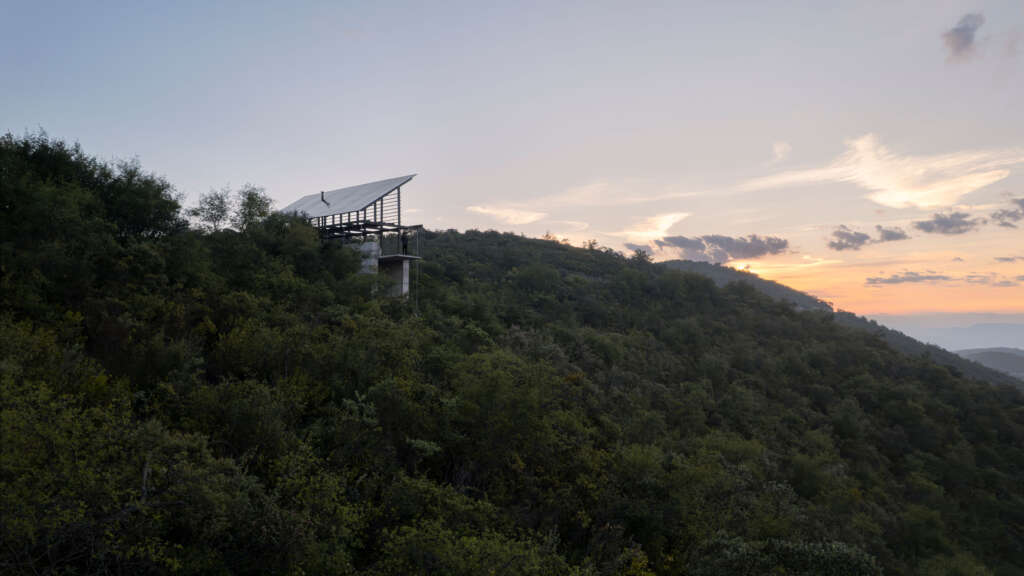 Emiliano Domínguez and Santiago Martínez design hilltop pavilion featuring dramatic cantilever supported by gabion masses
