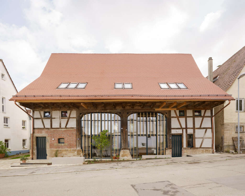 KO/OK Architektur convert listed barn into a residential building in Tübingen