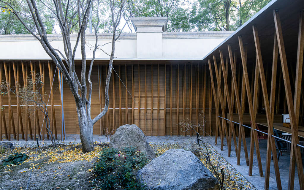 TAOA design private urban garden in Beijing made with synthetic bamboo for quiet contemplation of nature