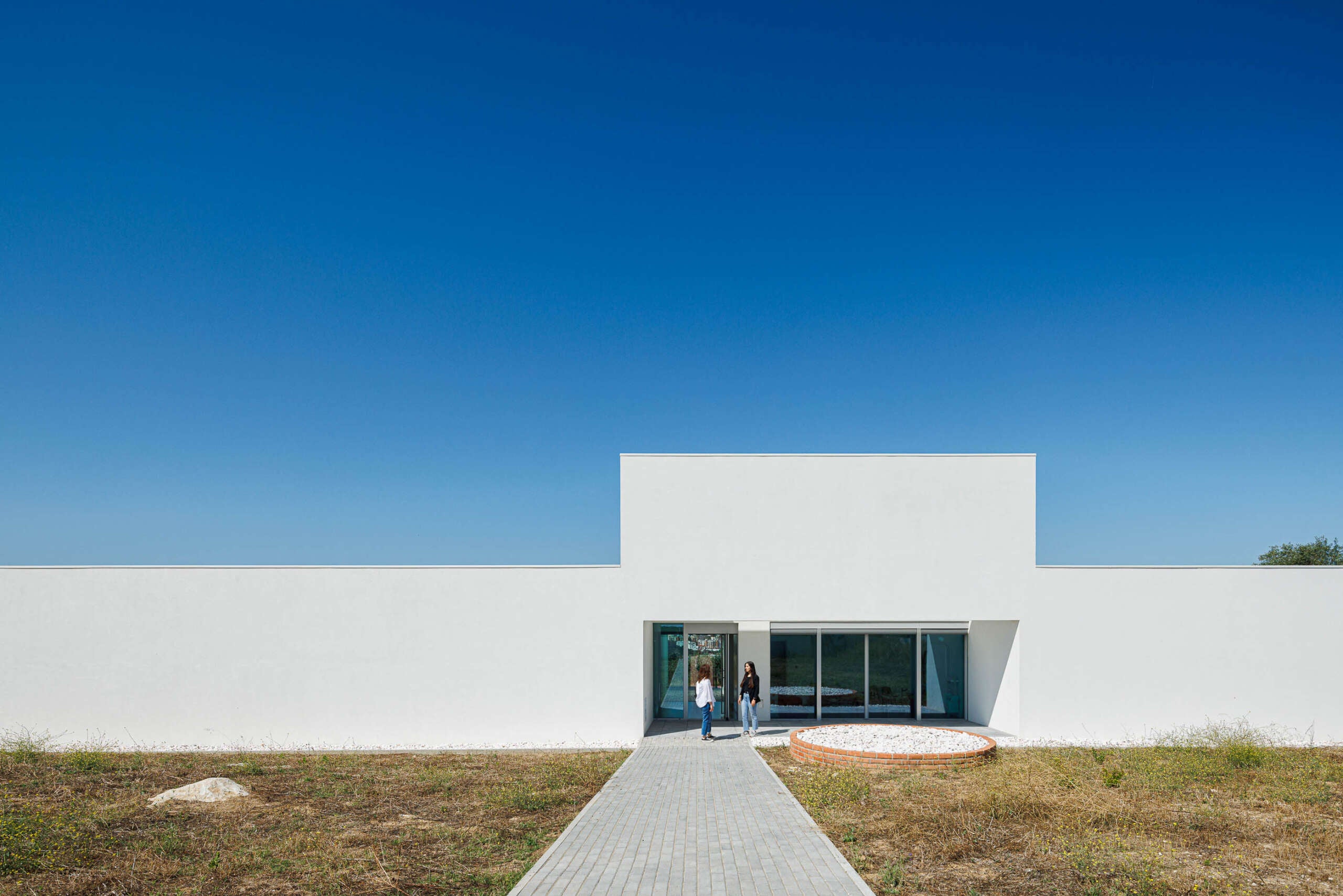 Adarq design house for contemplation of the surrounding landscape in Torres Novas, Portugal