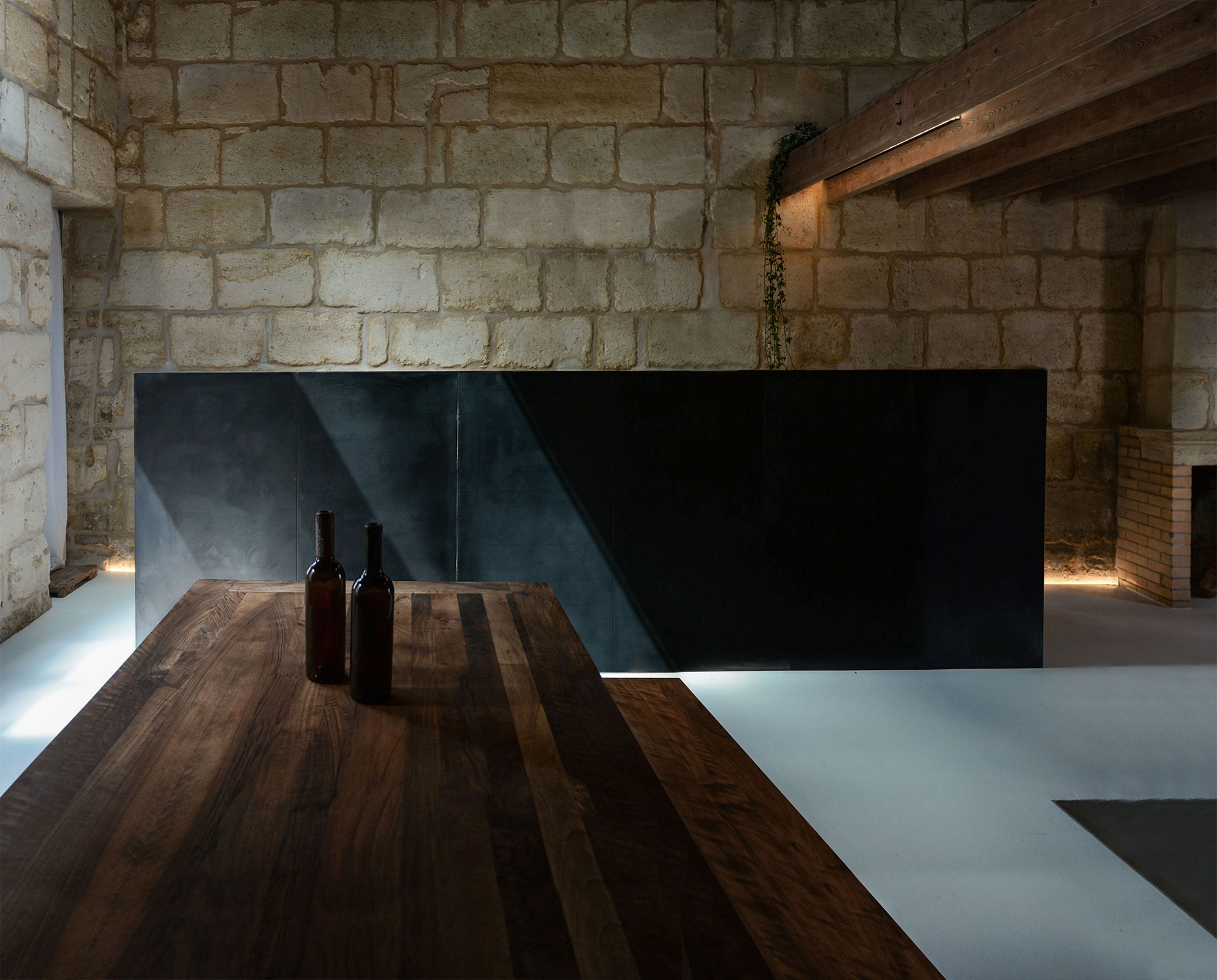 Theo C. Domini renovates old stone building into home and workshop in the historic Sacré Coeur district in Bordeaux
