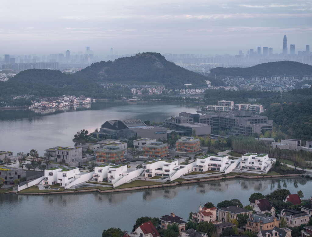 Álvaro Siza and Carlos Castanheira design five sister villas in Ningbo
