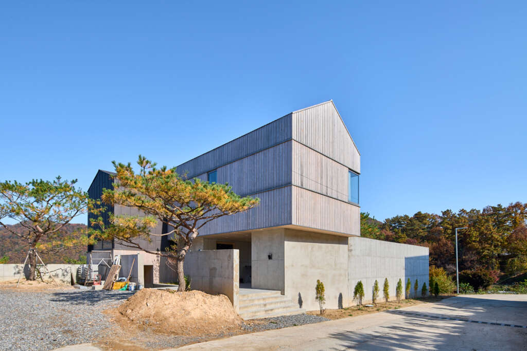Todot Architects design mountainside home with beautiful views of the South Korean landscape