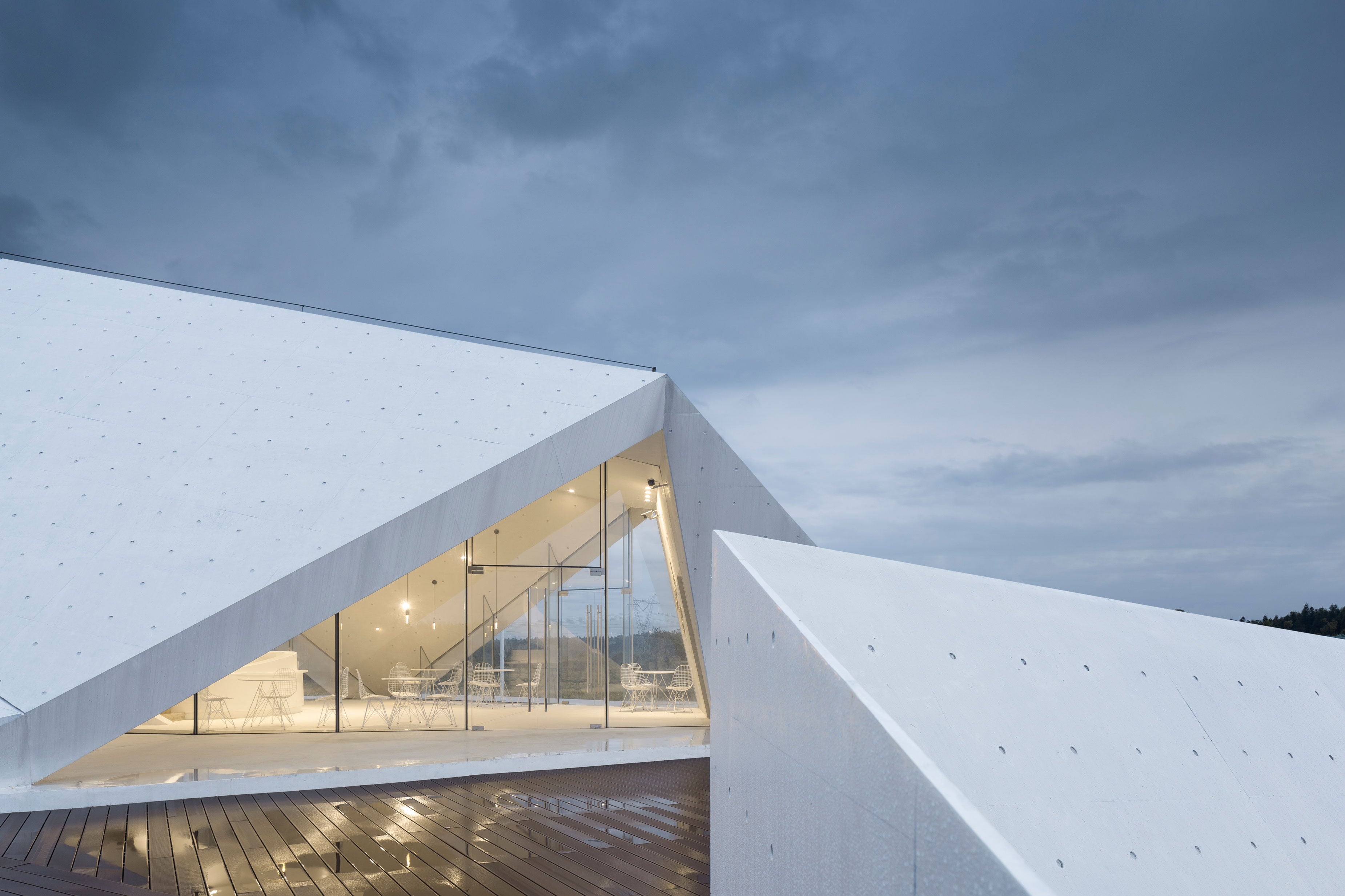 This Crane Pavilion Rises by a Wetland Preserve Outside Wuhan