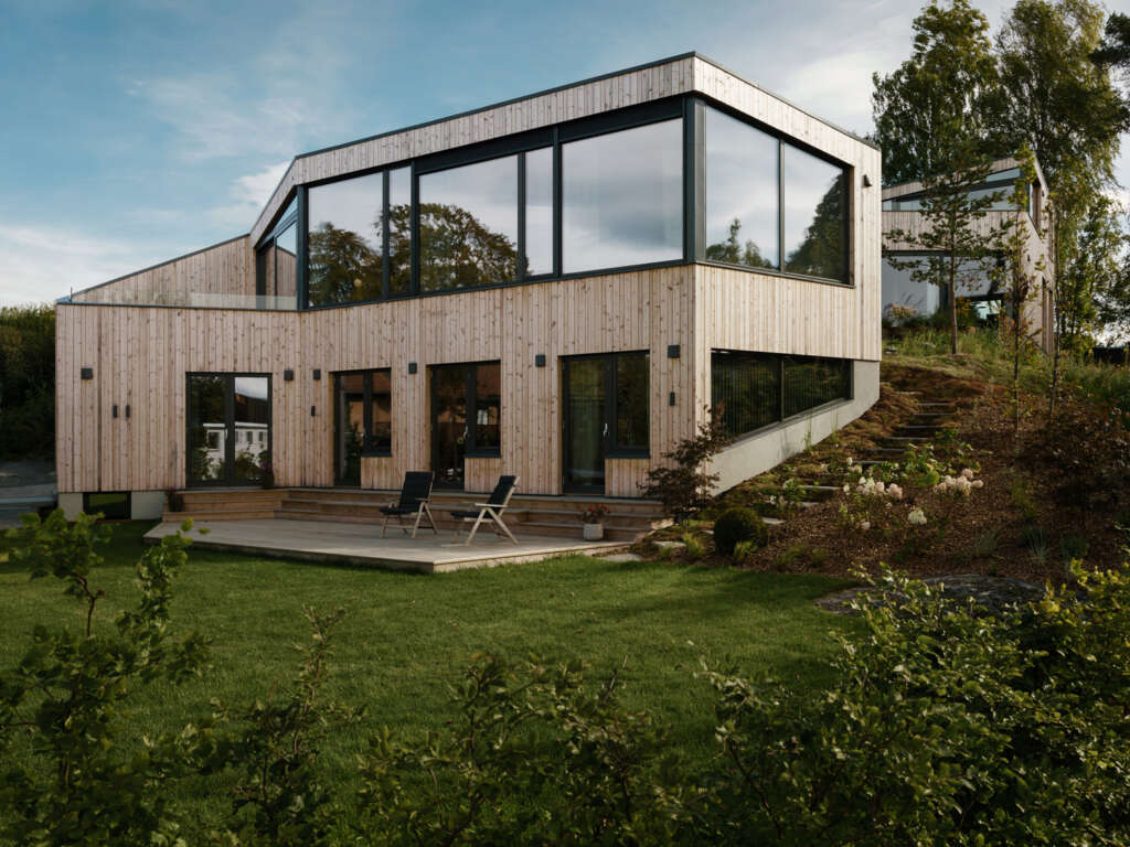 Oslotre complete two wood villas interwoven with the sloping terrain outside Oslo