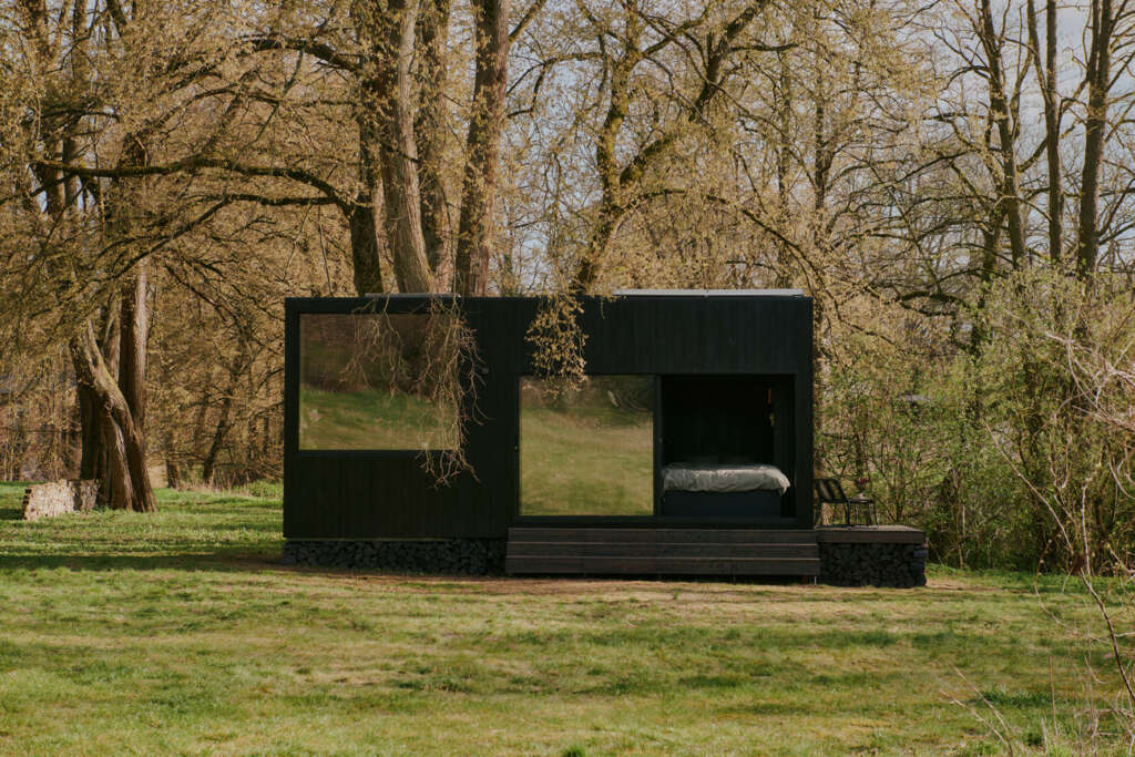 Berlin-based start-up Raus collaborates with Sigurd Larsen to design stylish cabin retreat