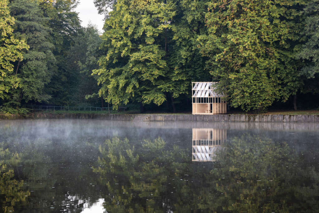 This Tea House Pavilion brings visitors closer to a natural water reservoir in the Czech Republic
