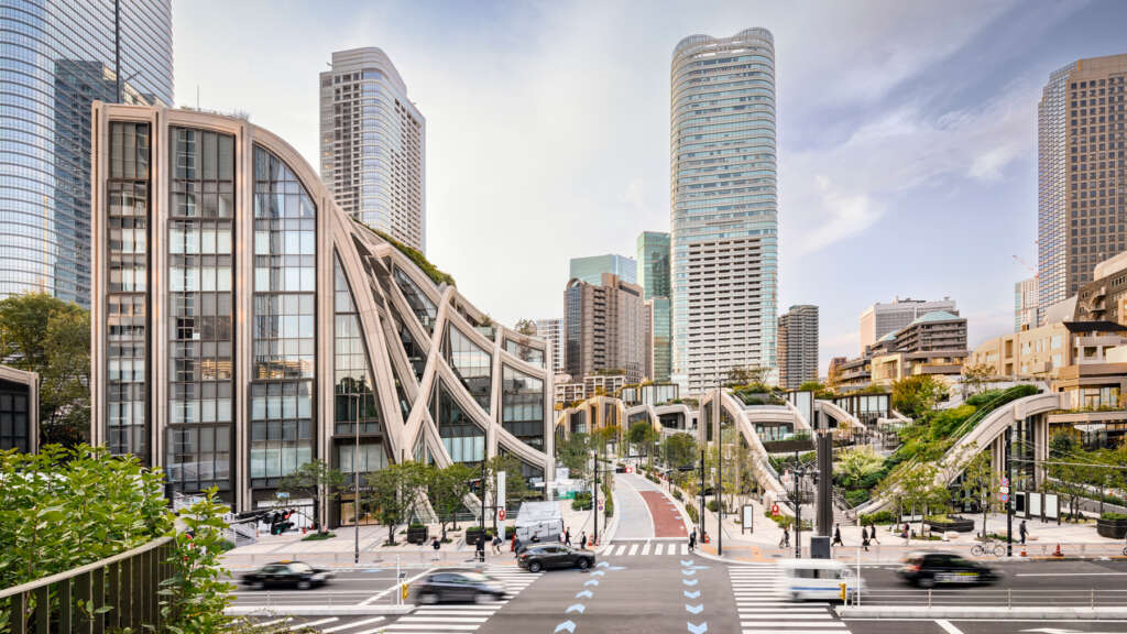 Heatherwick Studio complete new Azabudai Hills district in the heart of Tokyo