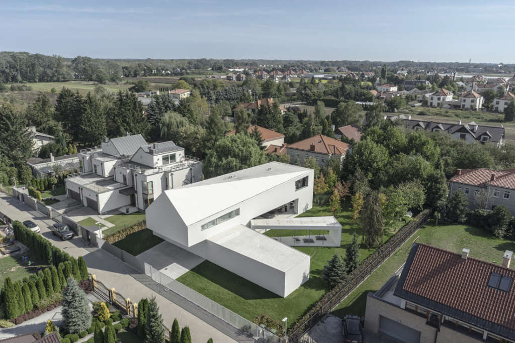 Quadrant House Tracks the Movement of the Sun