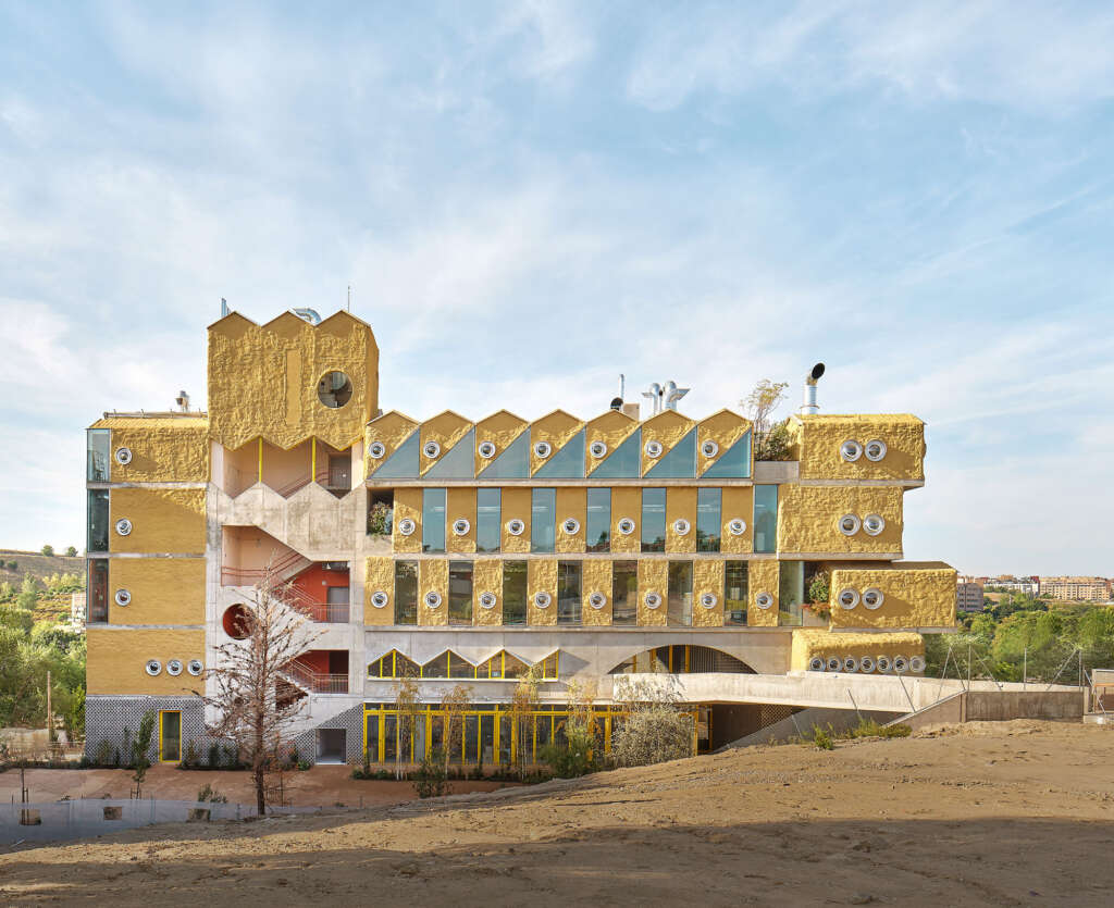 Andrés Jaque / Office for Political Innovation designs school that empowers children to deal with unpredictable challenges and potentials