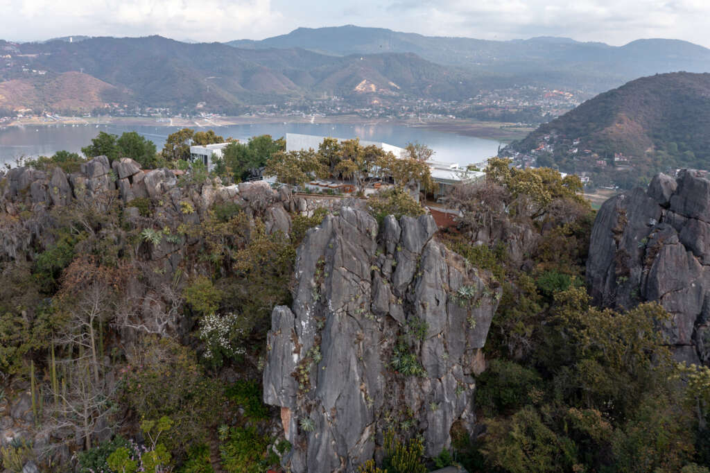 Ignacio Urquiza Arquitectos and Ana Paula de Alba design complex of homes on rocky terrain in Valle de Bravo