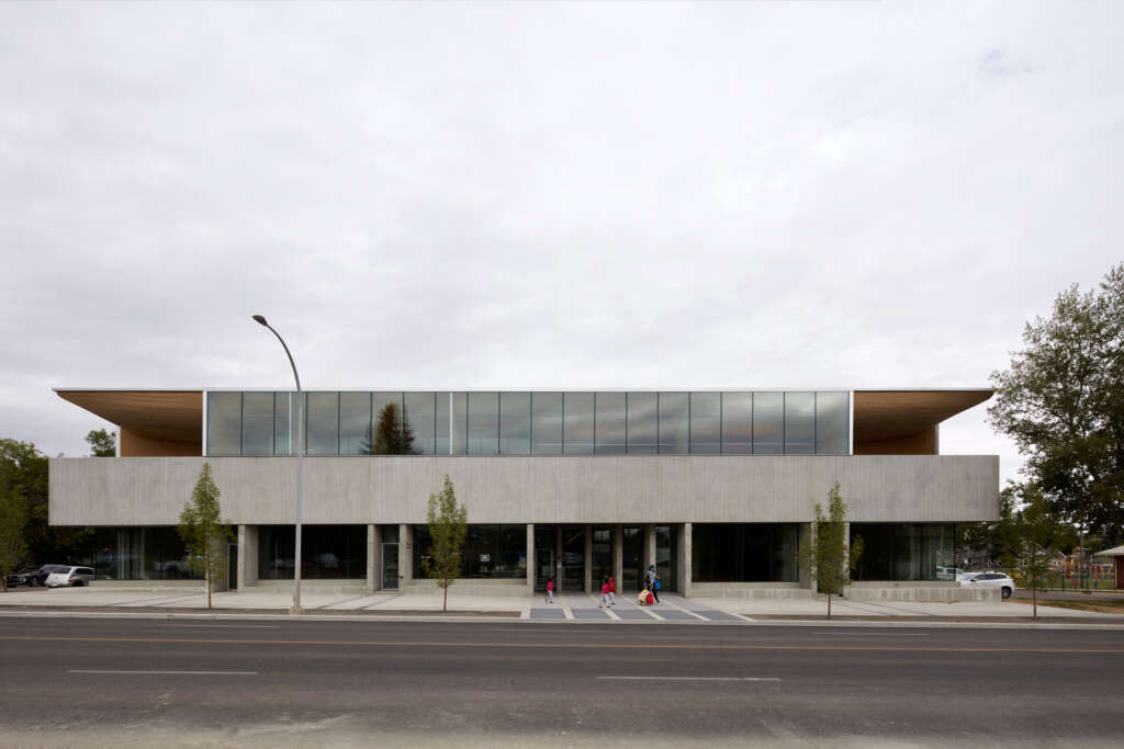 5468796 Architecture complete health clinic in Calgary using glass, concrete and wood