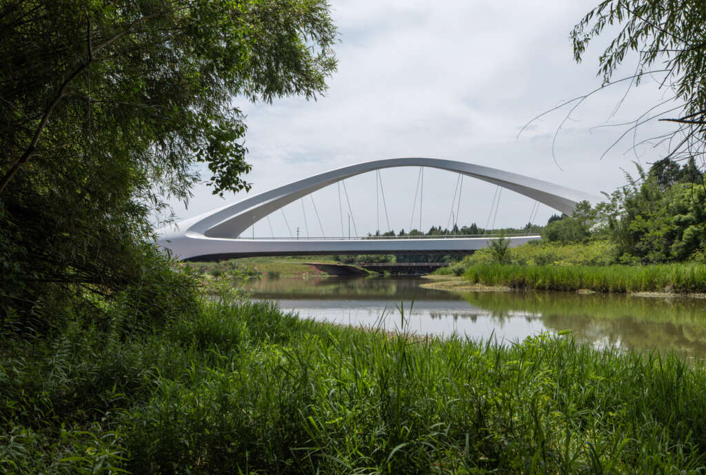 Zaha Hadid Architects complete Jiangxi River Bridge in Chengdu