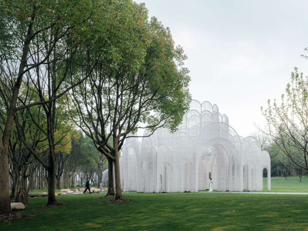 Wutopia Lab design a wandering dragon-like Emerald Screen Pergola