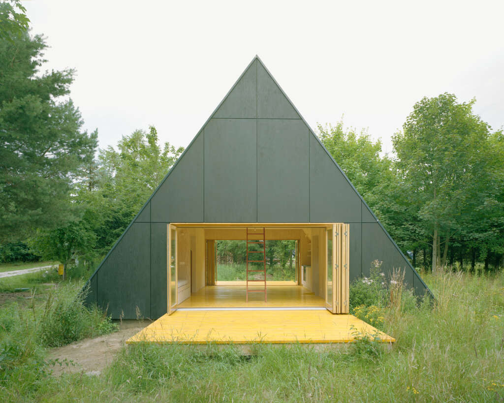 Pankowska &amp; Rohrhofer design A-Frame holiday retreat along Poland’s Baltic Sea coast