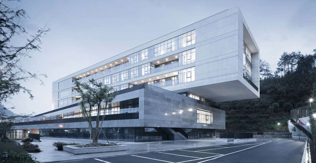 This office building in Zhejiang Province terraces between mountainside and valley