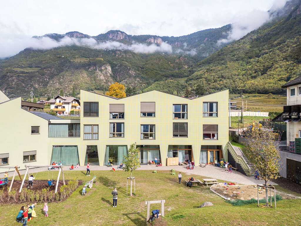 Weaving new threads between education and community, MoDusArchitects completes Tartan School in South Tyrol