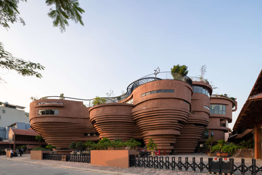 1+1>2 Architects design community center in Hanoi intended to a preserve pottery craft more than 500 years old