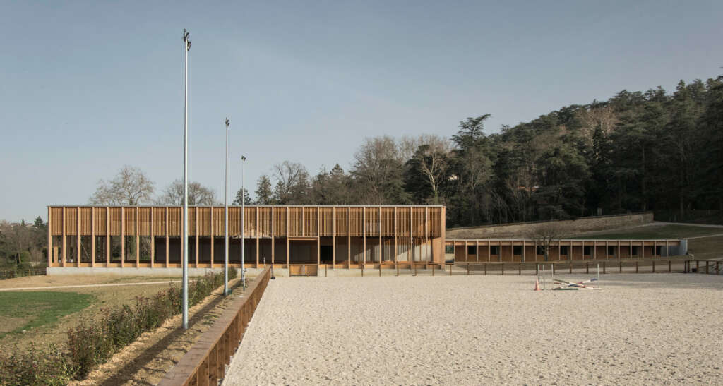 f+g architectes reinterpret the traditional stable in wood and concrete