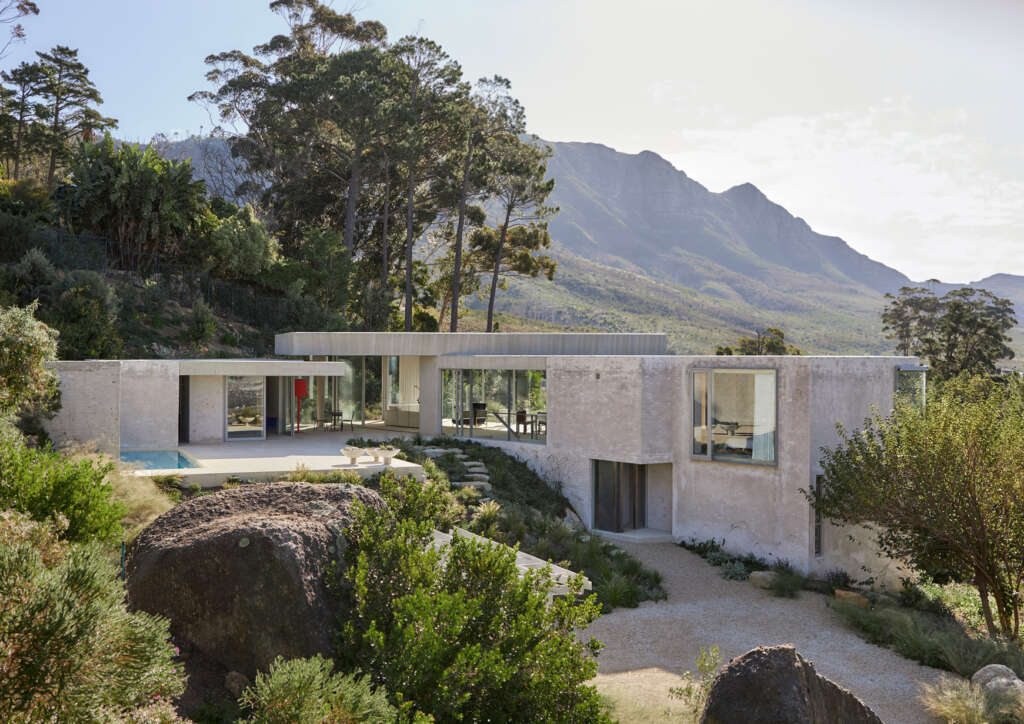 Chris van Niekerk designs mountainside retreat outside Cape Town