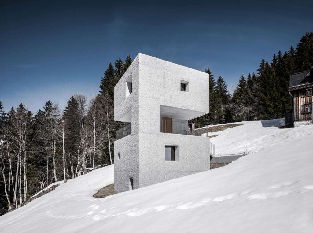 Marte.Marte Architects design monolithic concrete cabin in Austria