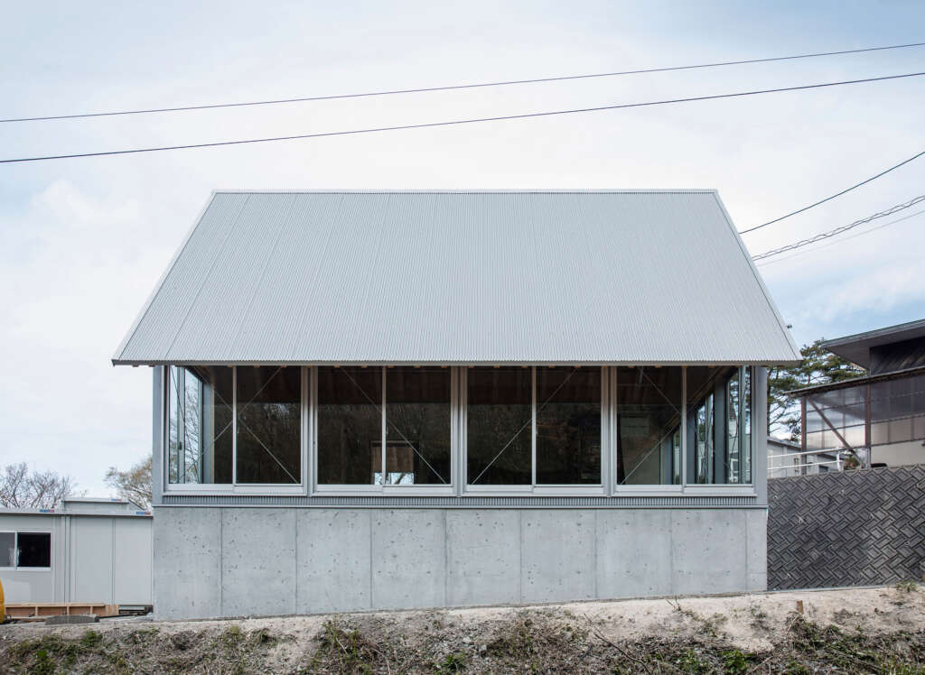 Niimori Jamison Architects design small work hut as an escape from city lockdowns