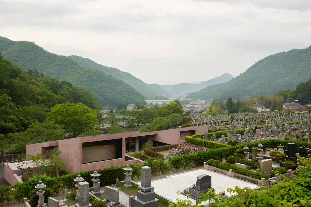 David Chipperfield Completes Beautiful Chapel and Visitor's Centre Outside Osaka