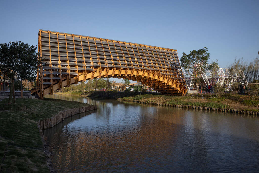 LUO Studio complete timber bridge in Gulou