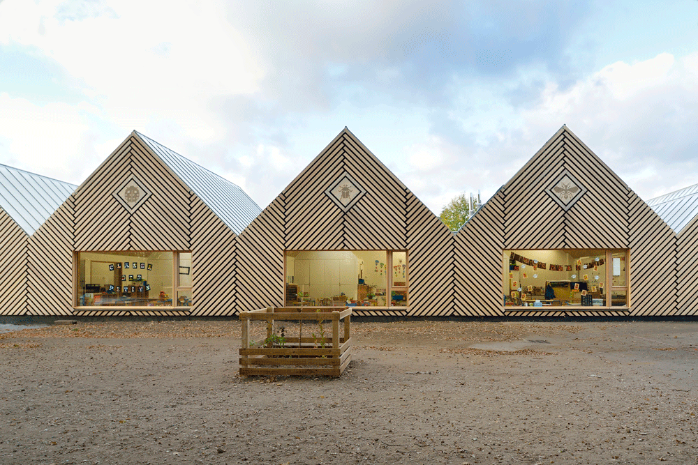 TRACKS Designs Angular School in Perthes-en-Gâtinais
