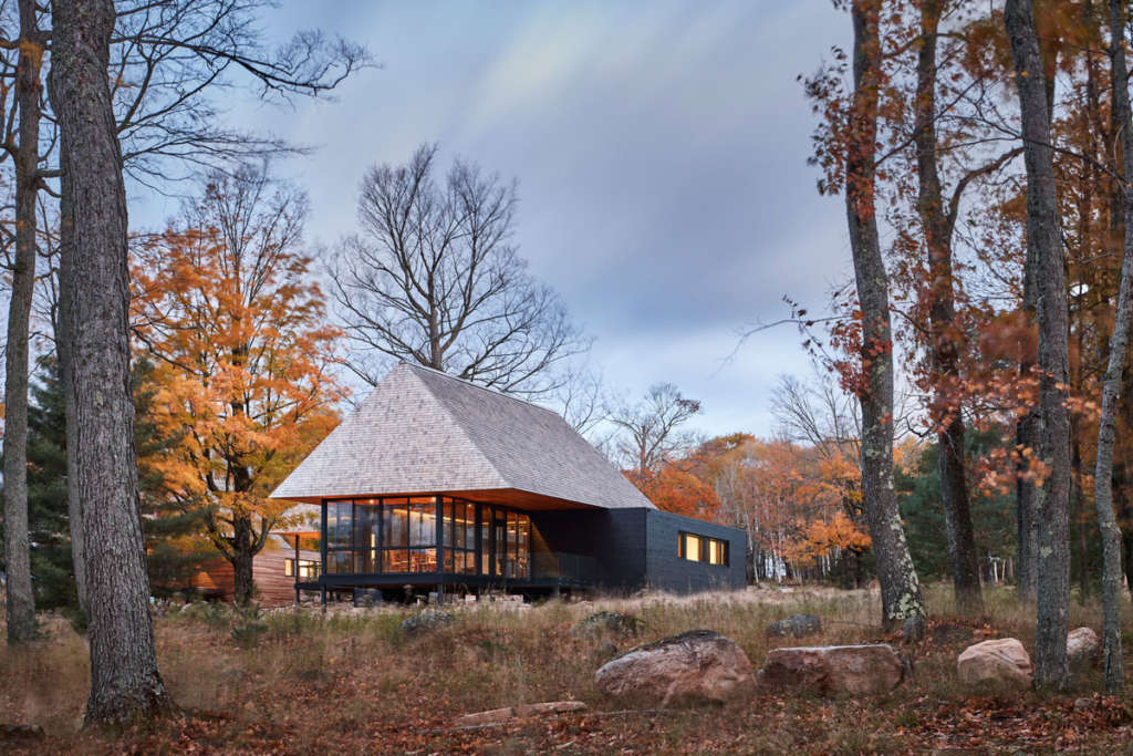 MacKay-Lyons Sweetapple Architects complete three cabins in the Muskokas
