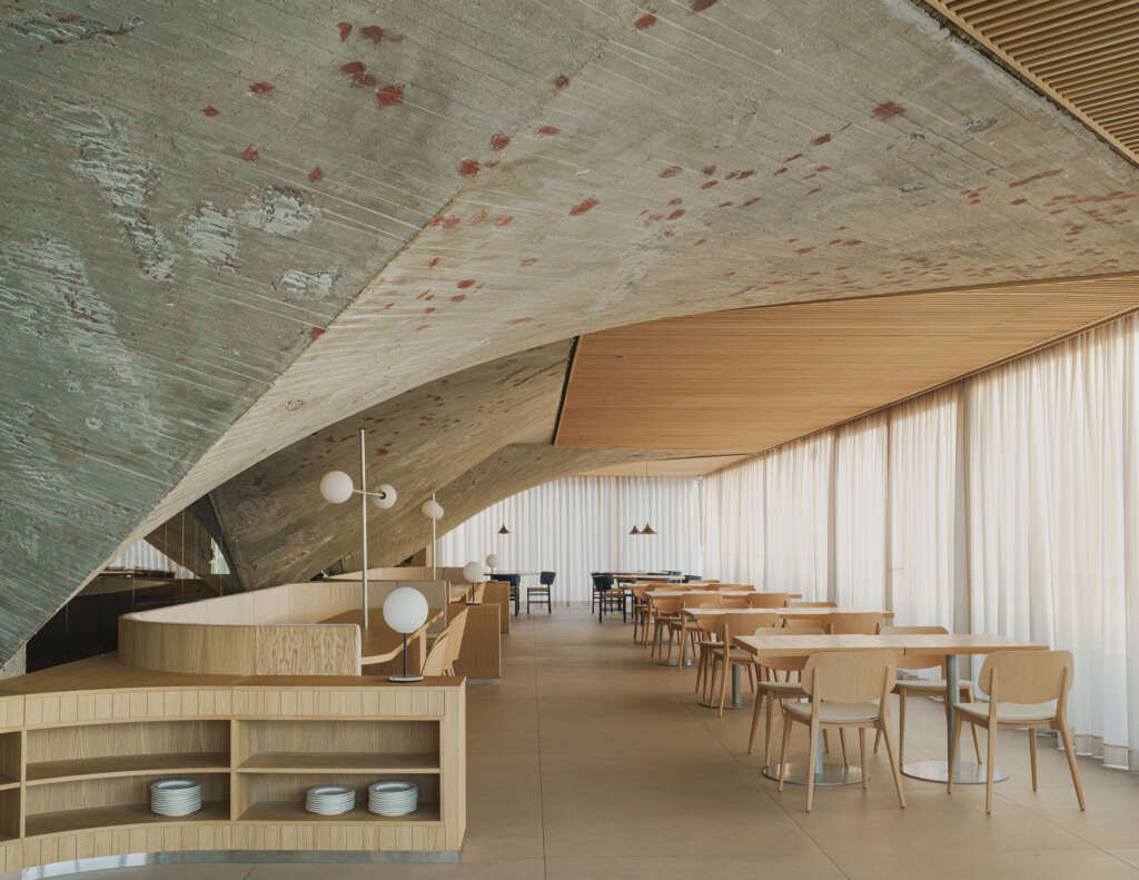 Zooco design new concrete structure for restaurant overlooking the Bay of Santander