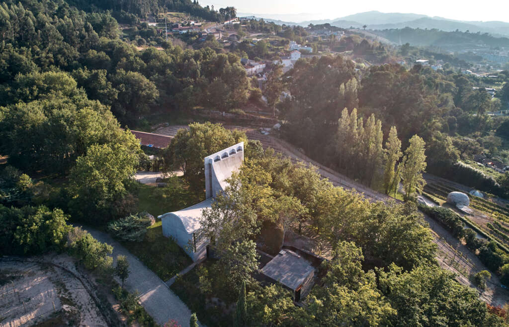 Nicholas Burns designs a chapel and meditation room on family estate in Guimarães, Portugal