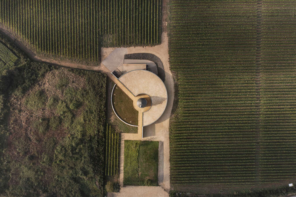 A wine storehouse in Sarzeau: A contemporary story of an age-old tradition
