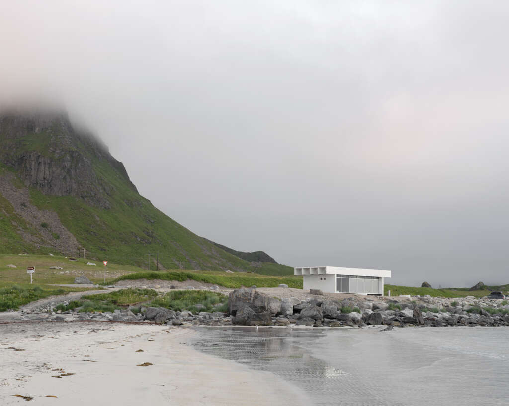 Vatn Architecture &amp; Jørgen Tandberg Arkitekt MNAL design white precast concrete rest area in Lofoten