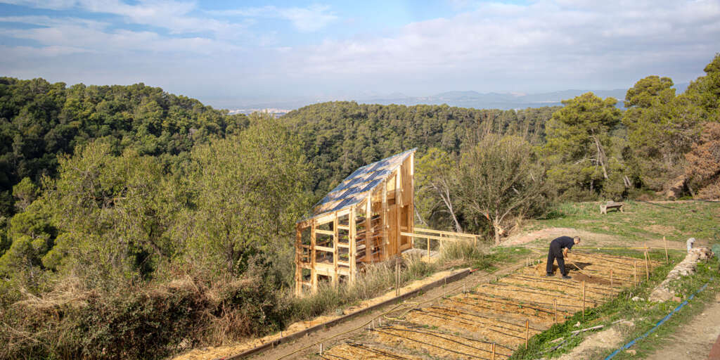 The IAAC builds a prototype solar greenhouse for food and energy production in cities