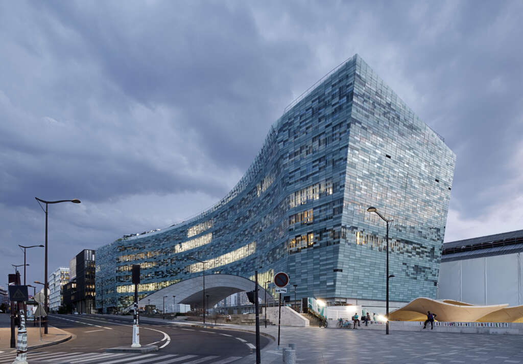 Snøhetta-designed headquarters for the Le Monde Group opens in Paris
