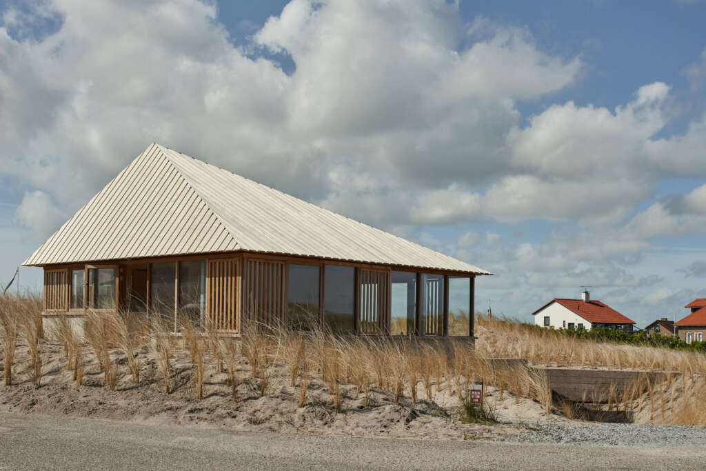 Escape to this West Frisian house nestled in the dune landscape