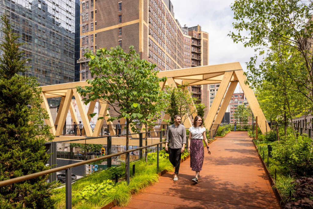 SOM and Field Operations’ Design for the High Line – Moynihan Connector Opens