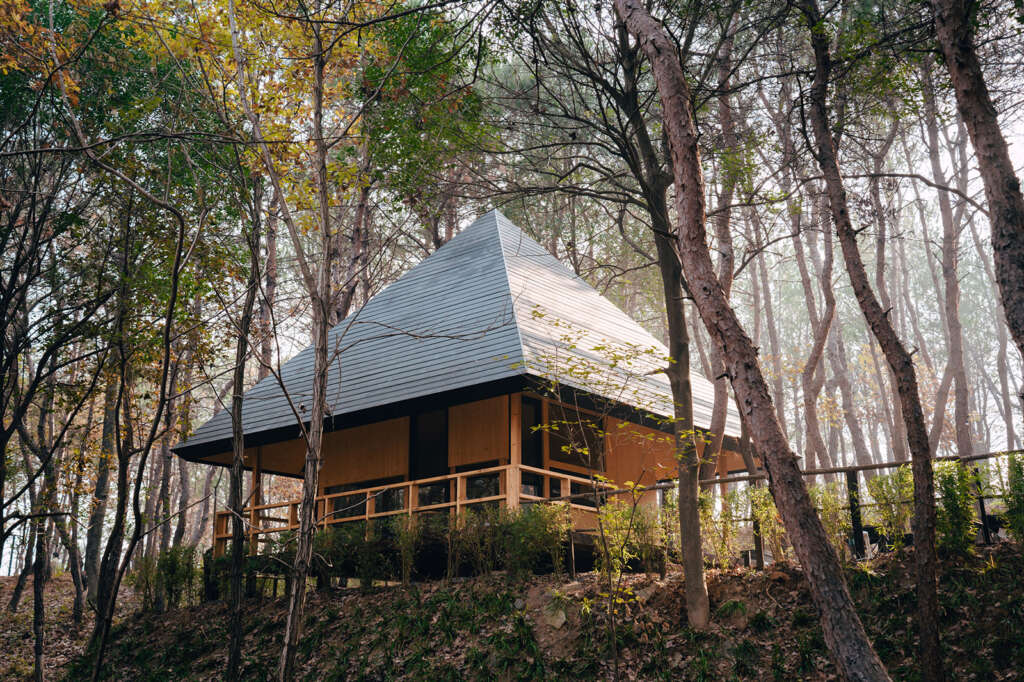 Wiki World and Advanced Architecture Lab complete pyramid-shaped cabin in Huanggang