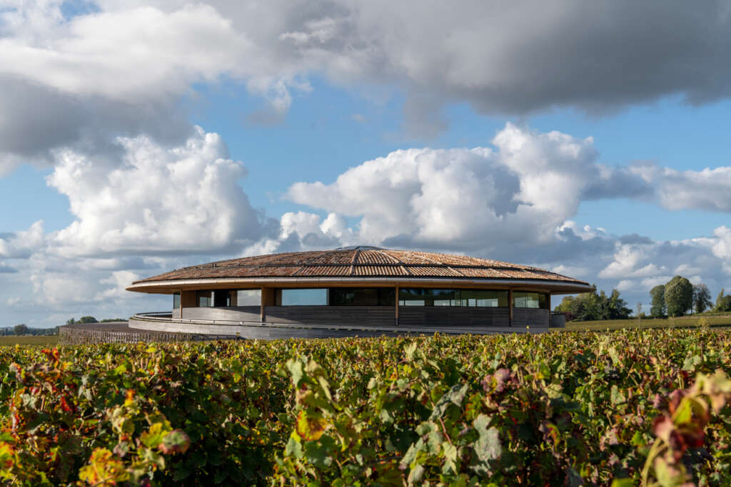 Le Dôme Winery in Bordeaux welcomes its first visitors