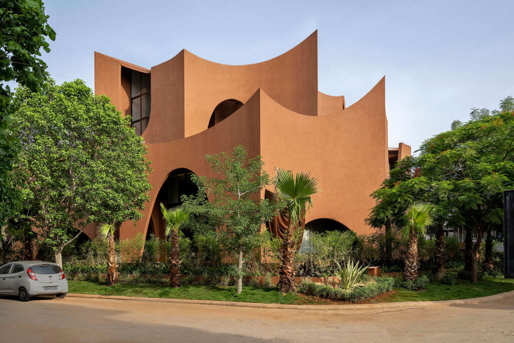 Sanjay Puri Architects design house of arches in Bhilwara