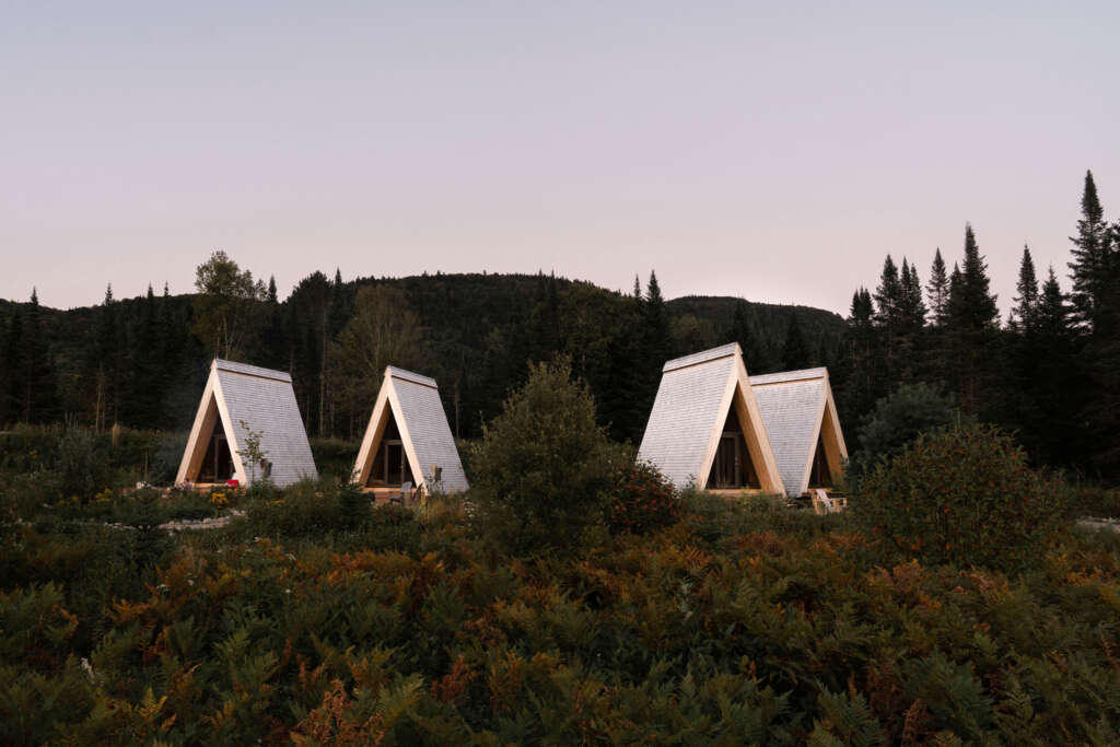 Set against Mont-Tremblant National Park, Atelier L’Abri design four-season micro-refuges