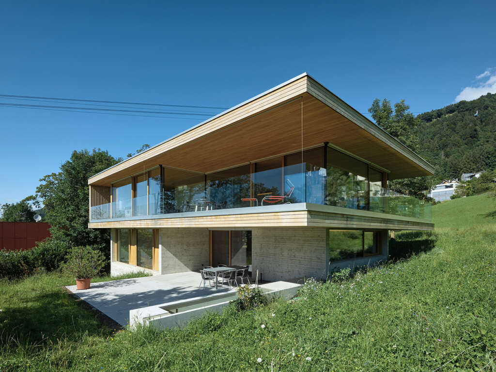 Dietrich | Untertrifaller Architects design family house overlooking Lake Constance