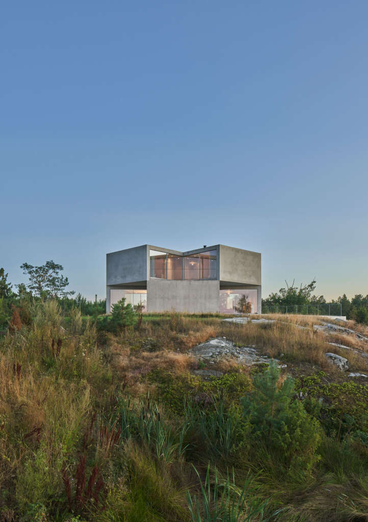 Tham & Videgård Arkitekter design house on a hill overlooking Stockholm's archipelago landscape