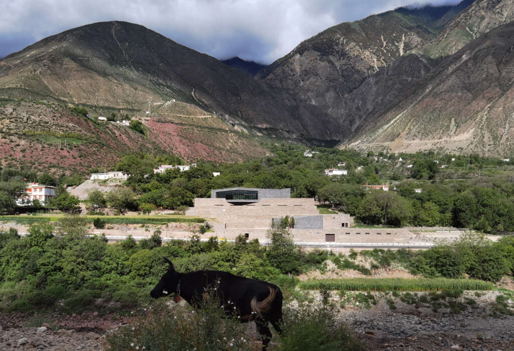 The Quzika 1865 Winery Complex provides a link between mountain and river, embedded in nature