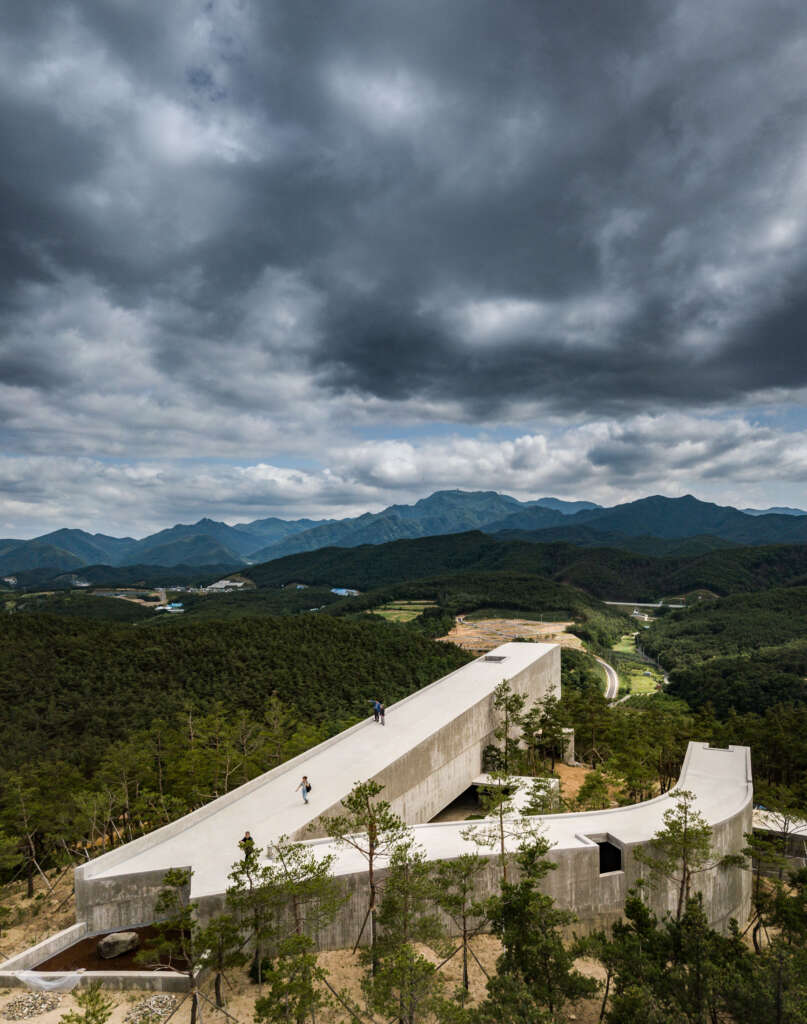 Álvaro Siza and Carlos Castanheira complete concrete art pavilion and chapel in South Korea