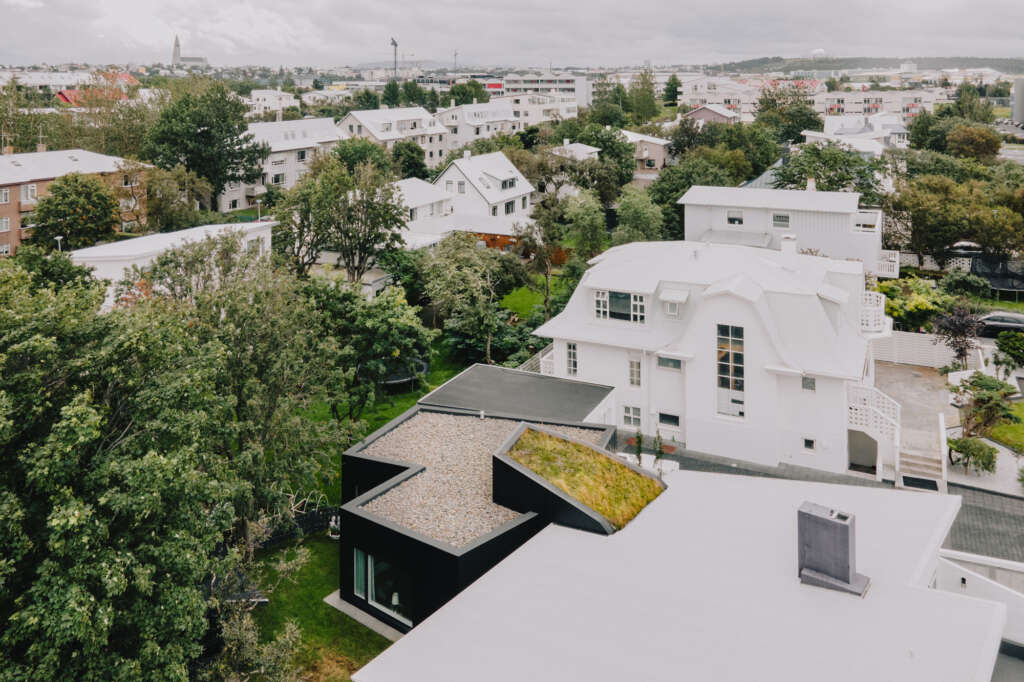 Trípólí Architects complete sleek addition to modernist house in Reykjavik
