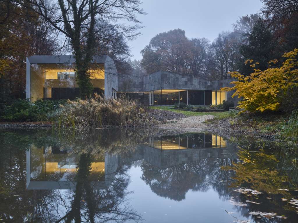 This house near Antwerp blends into its surroundings