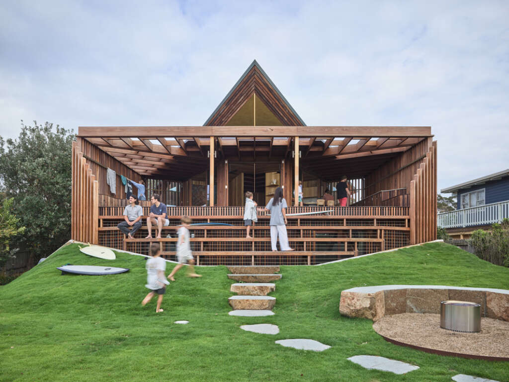 Alexander Symes Architect complete kite-shaped beach house in Mollymook, Australia